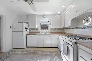 61 Oxford St, Fairhaven, MA 02719 - Photo 13