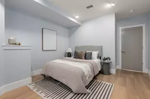 527 E 7th St, Boston, MA 02127 - Photo 17