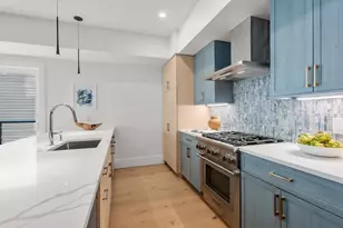 527 E 7th St, Boston, MA 02127 - Photo 7