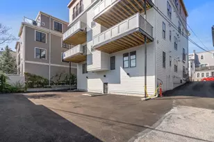 527 E 7th St, Boston, MA 02127 - Photo 21