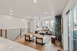 527 E 7th St, Boston, MA 02127 - Photo 5