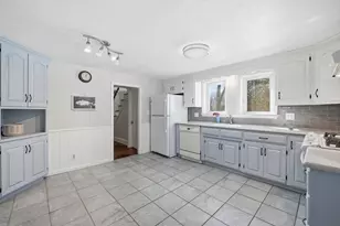 42 Carroll St, Springfield, MA 01118 - Photo 3