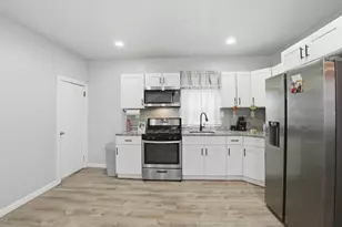 28 Warnock St, Lowell, MA 01852 - Photo 13