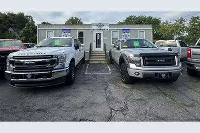 639 Rogers St, Lowell, MA 01852 - Photo 9