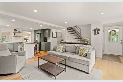 4 Pinewood Ave, Beverly, MA 01915 - Photo 9