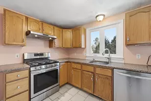 42 Wildcrest Ave, Billerica, MA 01821 - Photo 5
