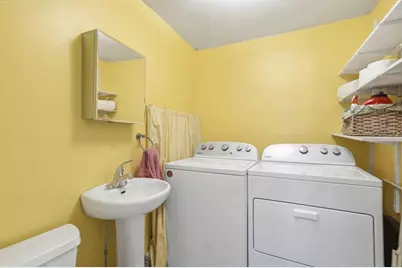 8 Winter St, Amesbury, MA 01913 - Photo 15