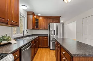 34 Shakespeare St, Tyngsborough, MA 01879 - Photo 3