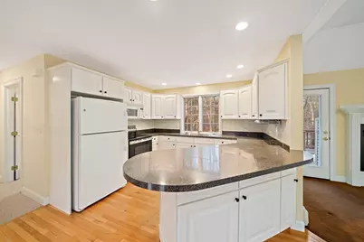 246 High St, Pembroke, MA 02359 - Photo 5