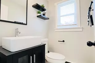 28 B Staples St, Taunton, MA 02718 - Photo 9