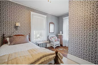 42 Lawler St, Holyoke, MA 01040 - Photo 27