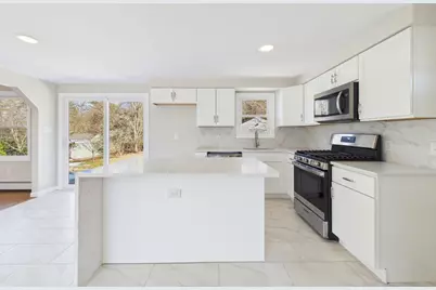 37 Maxine St, New Bedford, MA 02745 - Photo 13