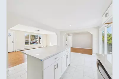 37 Maxine St, New Bedford, MA 02745 - Photo 15