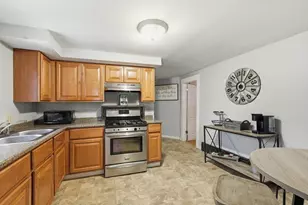 34 Savoy Ave, Springfield, MA 01104 - Photo 5