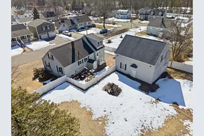 37 Saint Paul St, Lowell, MA 01851 - Photo 7