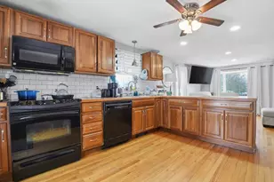 48 Bellevue St, Fairhaven, MA 02719 - Photo 5