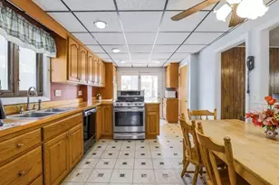 886 Canterbury St, Boston, MA 02131 - Photo 5