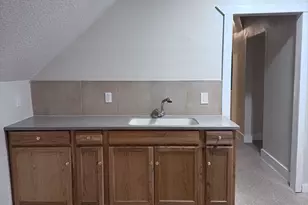 191 Walnut St, Holyoke, MA 01040 - Photo 1