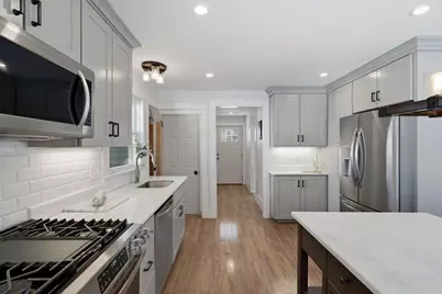 18 Wadsworth St, Danvers, MA 01923 - Photo 5