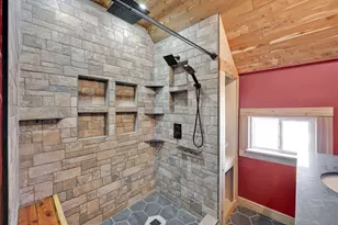 10 Hemlock Ct, Springfield, MA 01105 - Photo 3