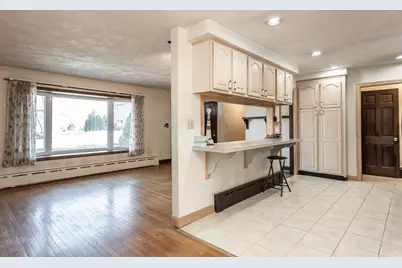 499 Elm St, Somerset, MA 02726 - Photo 9