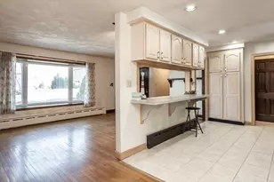 499 Elm St, Somerset, MA 02726 - Photo 9