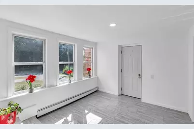 750 Wilbraham Rd, Springfield, MA 01109 - Photo 17