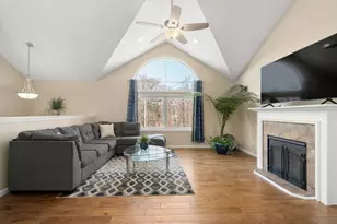 70 Moreland Green Dr, Worcester, MA 01609 - Photo 3