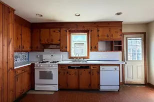 10 Cottage Ave, Danvers, MA 01923 - Photo 11