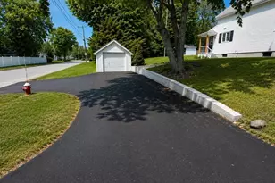328 Oxford St N, Auburn, MA 01501 - Photo 3