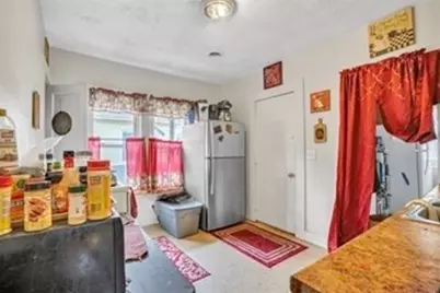 124-126 Westford Cir, Springfield, MA 01109 - Photo 7