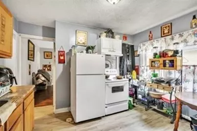 124-126 Westford Cir, Springfield, MA 01109 - Photo 17