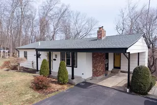 32 Crestwood Dr, Southbridge, MA 01550 - Photo 1