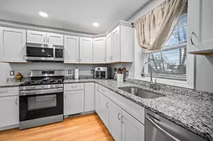 19 Observatory Ave, Haverhill, MA 01832 - Photo 5