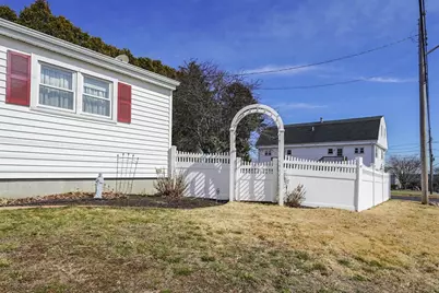 363 Brockton St, New Bedford, MA 02745 - Photo 9