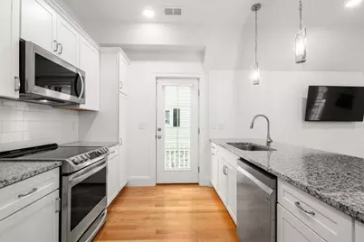 68 Chestnut St #6, Newton, MA 02465 - Photo 5