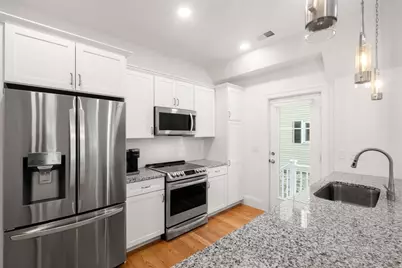 68 Chestnut St #6, Newton, MA 02465 - Photo 9