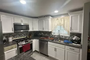 185B Park St, Lawrence, MA 01841 - Photo 1