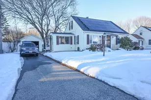 35 Beverly Ave, Uxbridge, MA 01569 - Photo 3