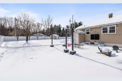 822 Shea St, Fitchburg, MA 01420 - Photo 11