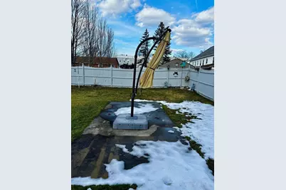 30 Catherine St, Chicopee, MA 01013 - Photo 11