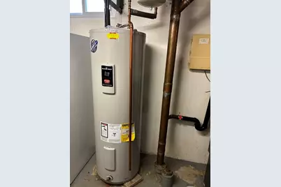 30 Catherine St, Chicopee, MA 01013 - Photo 27