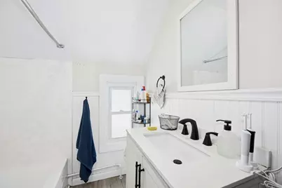 212 Spruce St, Leominster, MA 01453 - Photo 17