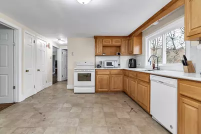 396 Oak St, Methuen, MA 01844 - Photo 9