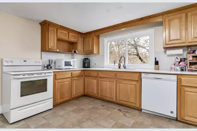 396 Oak St, Methuen, MA 01844 - Photo 11