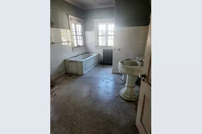 129 Morgan St, Holyoke, MA 01040 - Photo 17