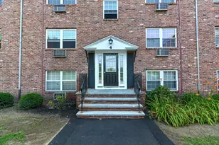 4 Colonial Village Dr, Arlington, MA 02474 - Photo 15