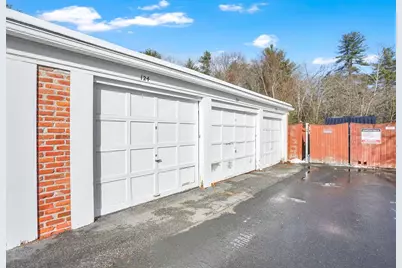 40 Halifax Ct #D, Springfield, MA 01108 - Photo 9