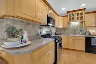 40 Halifax Ct, Springfield, MA 01108 - Photo 17