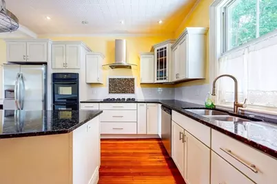 21 Robertson St, Quincy, MA 02169 - Photo 7